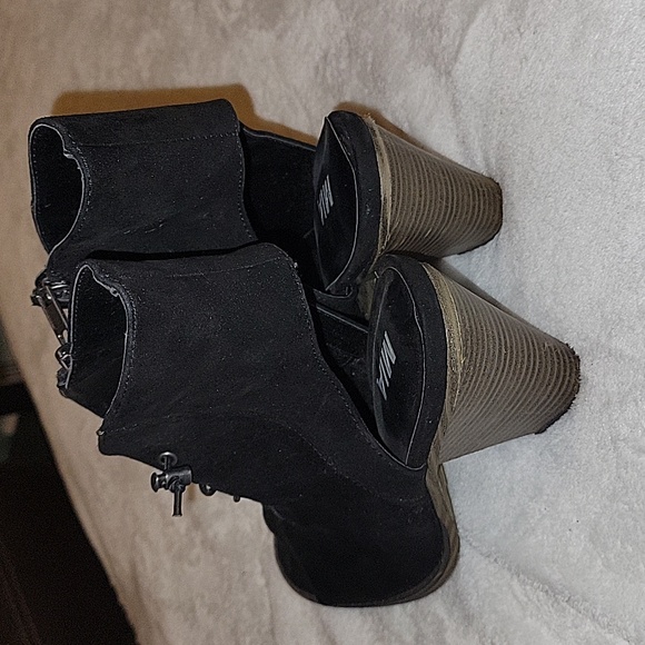 Women's Size 9M Shoes excellent condition - Picture 3 of 6